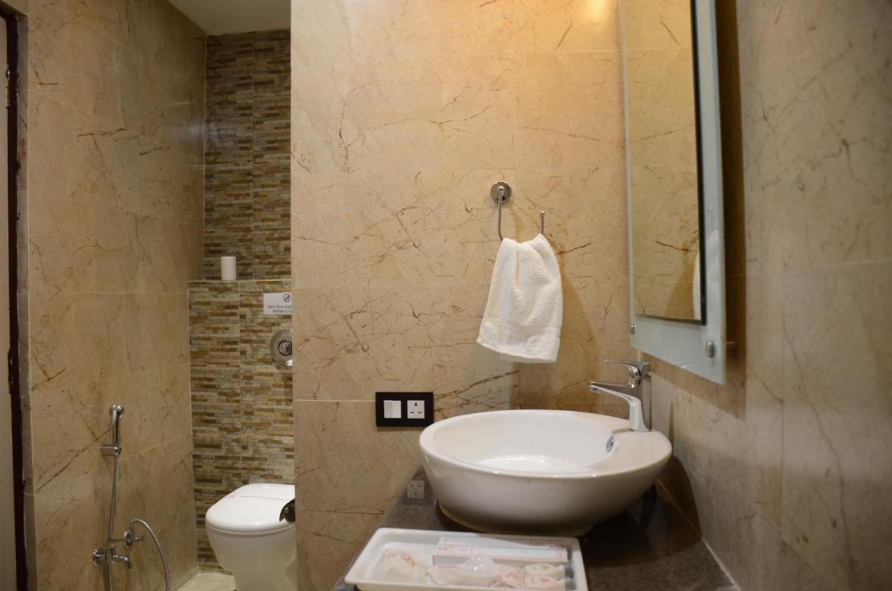 Puja Residency Hotel Varanasi Exterior photo