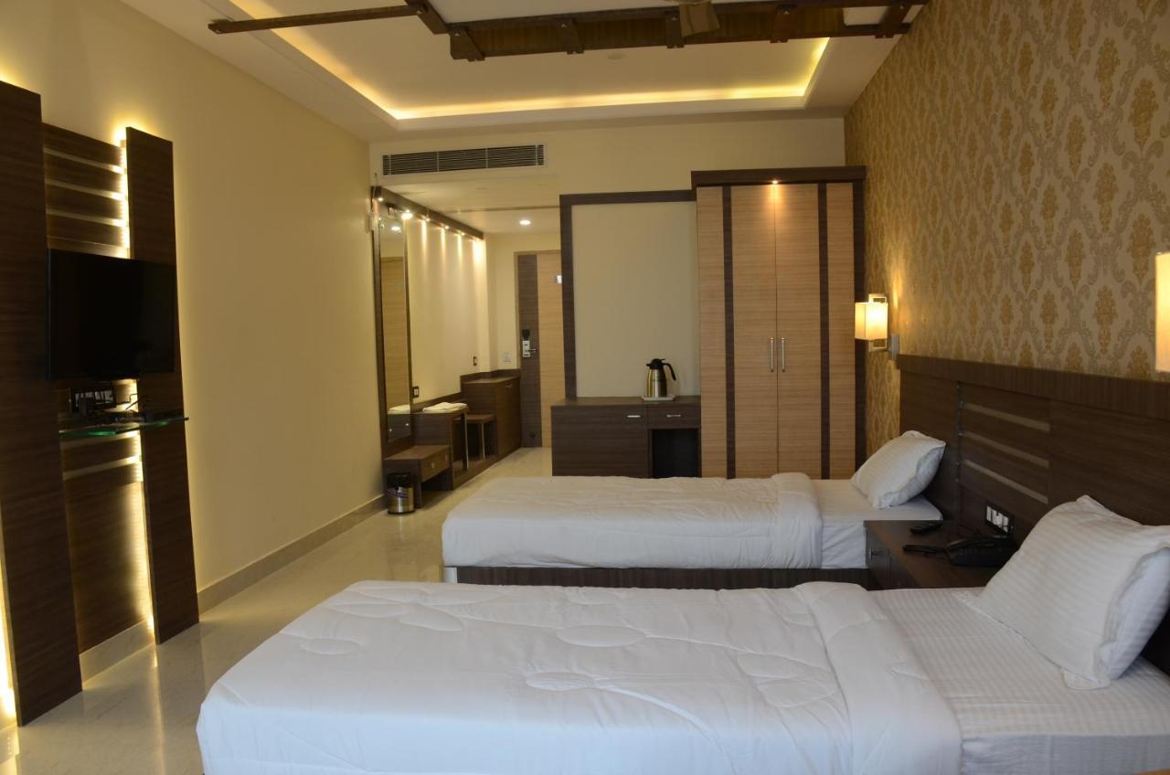 Puja Residency Hotel Varanasi Exterior photo