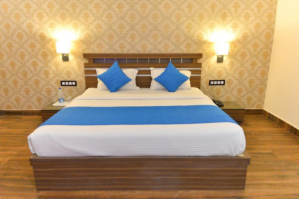 Puja Residency Hotel Varanasi Exterior photo