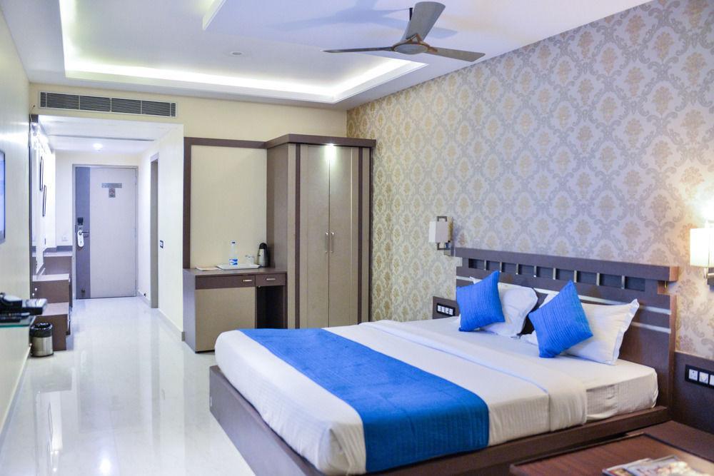 Puja Residency Hotel Varanasi Exterior photo